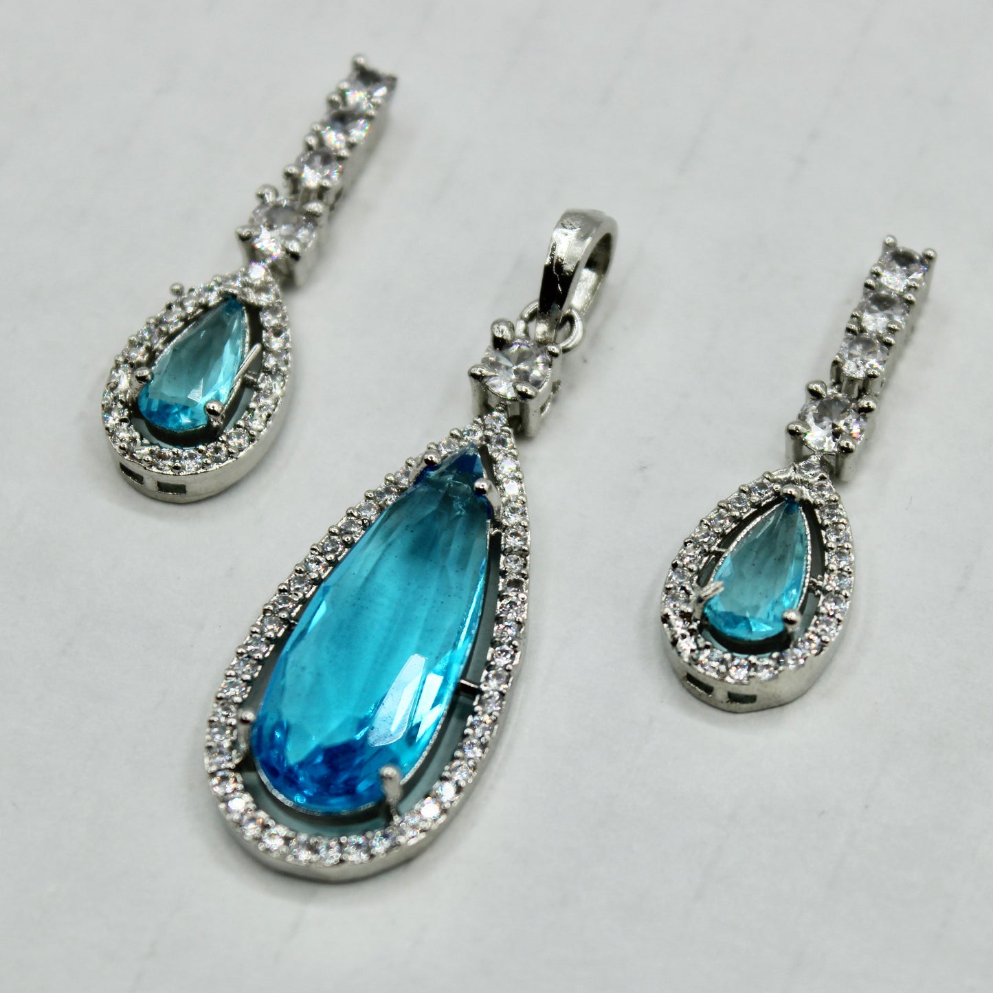 Pear-Cut Cubic Zirconia Pendant Set - E2281