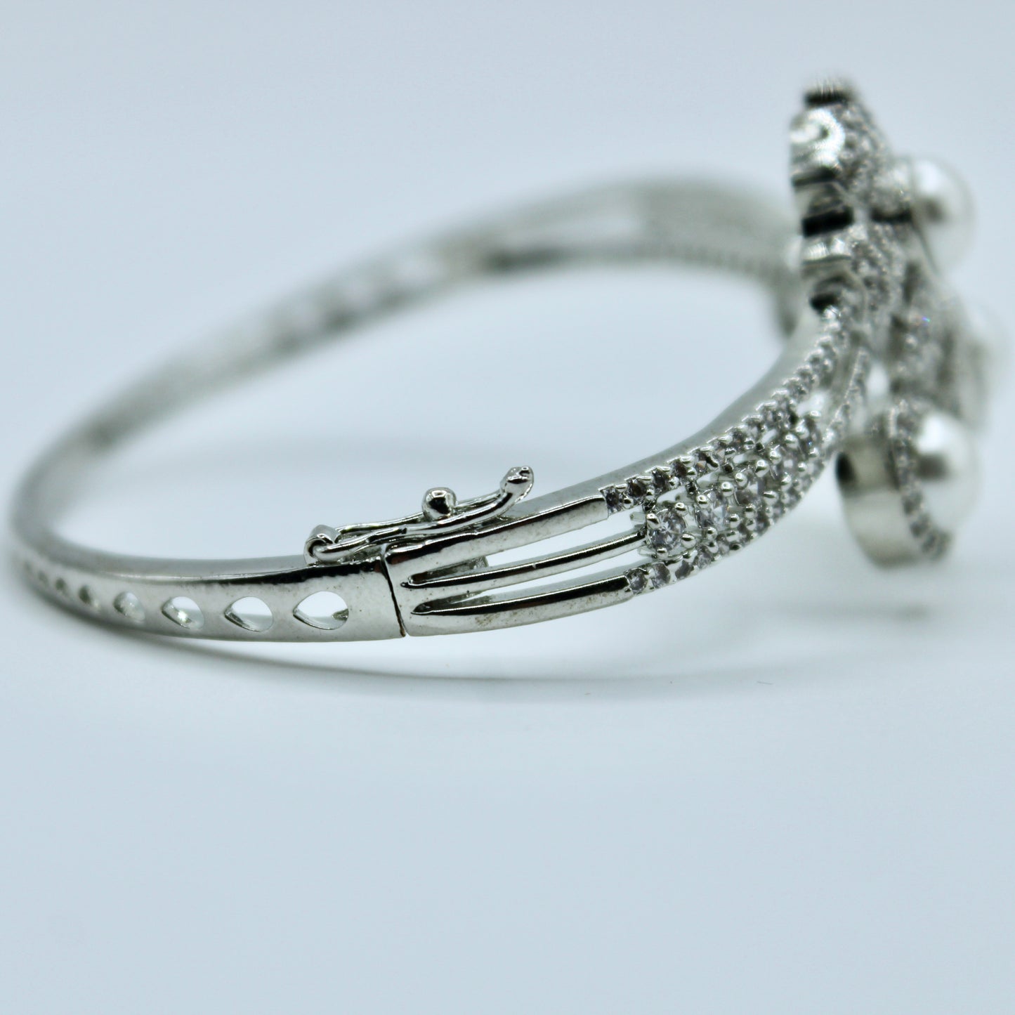 Faux Pearl and Cubic Zirconia Bracelet - E2310