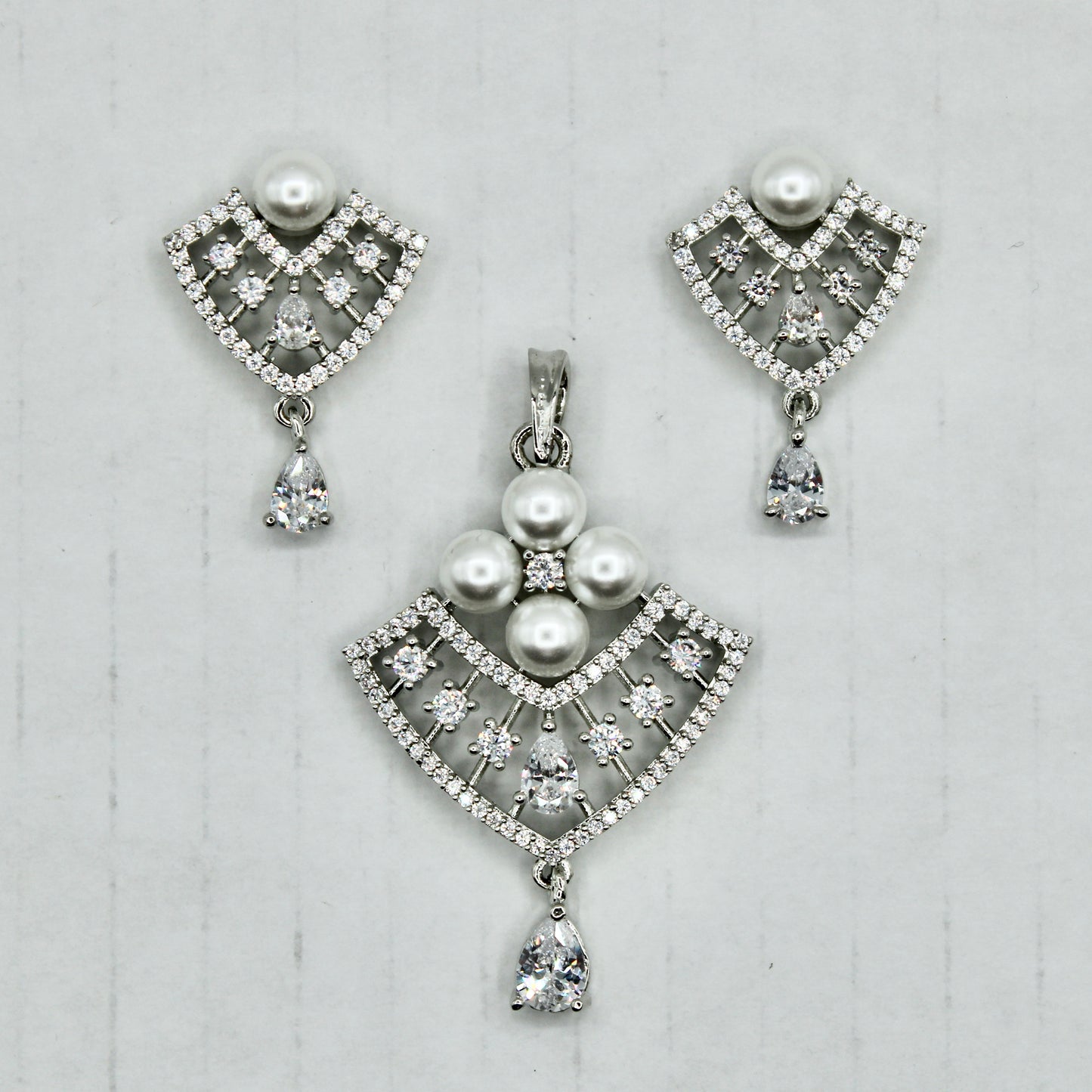 Cubic Zirconia and Faux Pearl Pendant Set - E2279