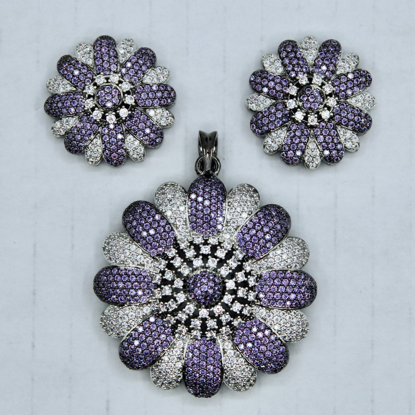 Contrasting Floral Cubic Zirconia Pendant Set - E2282