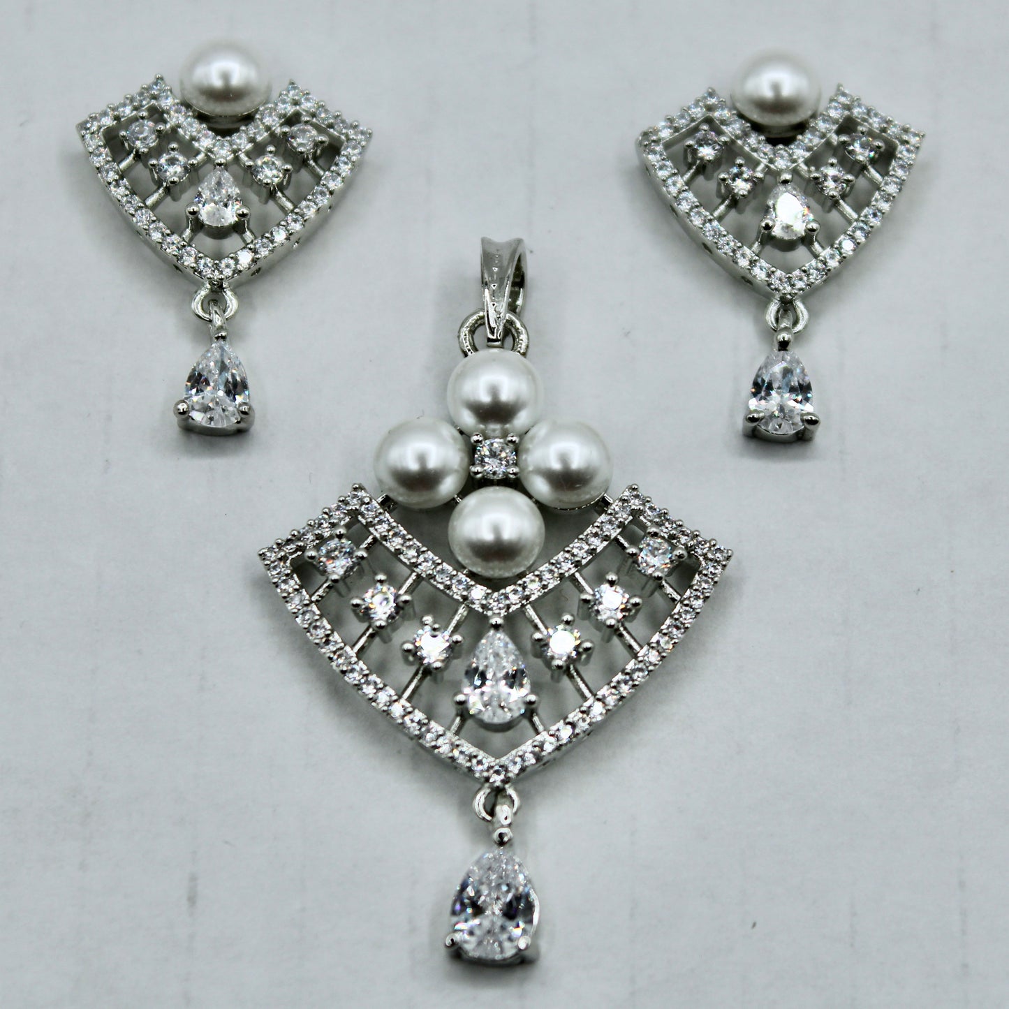 Cubic Zirconia and Faux Pearl Pendant Set - E2279