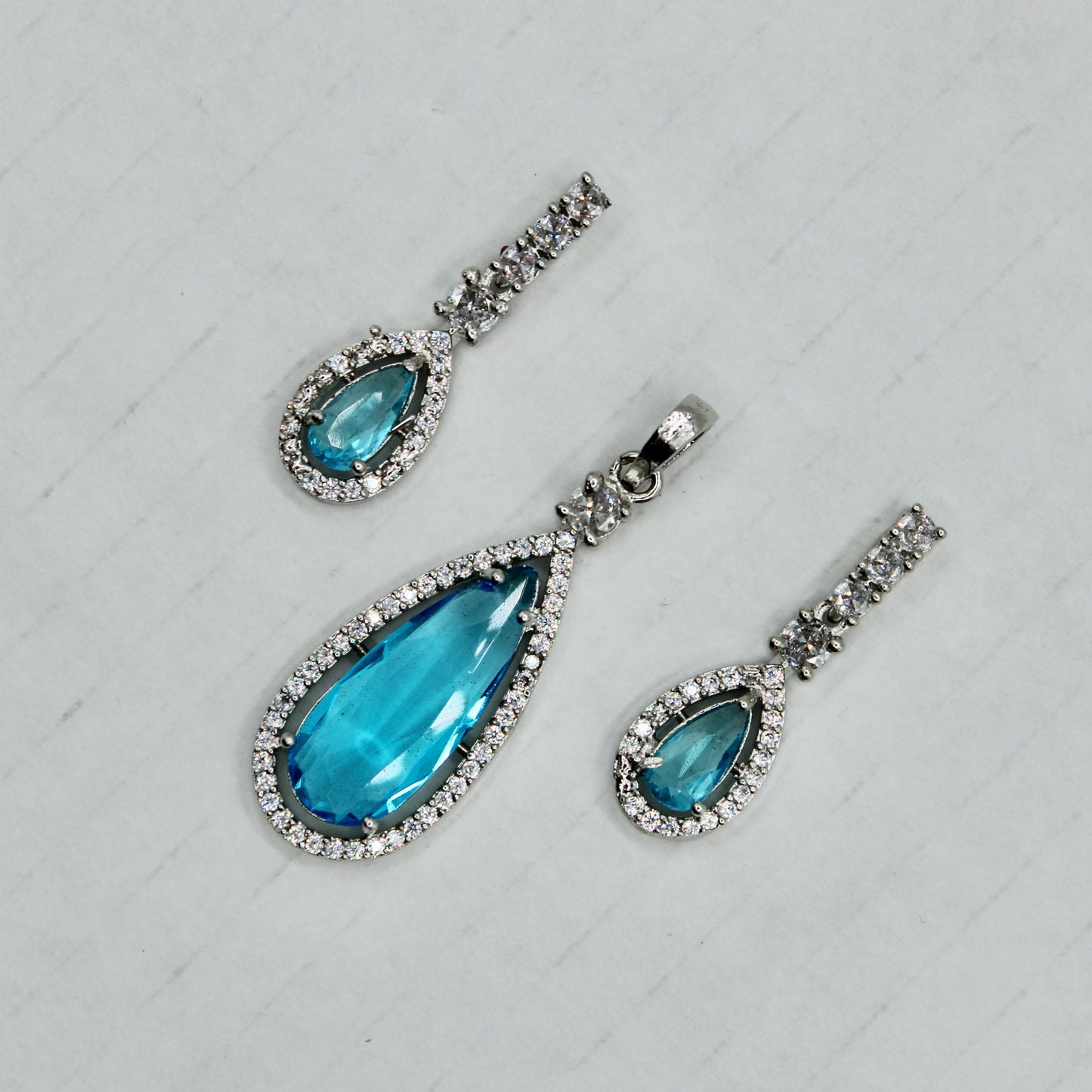 Pear-Cut Cubic Zirconia Pendant Set - E2281