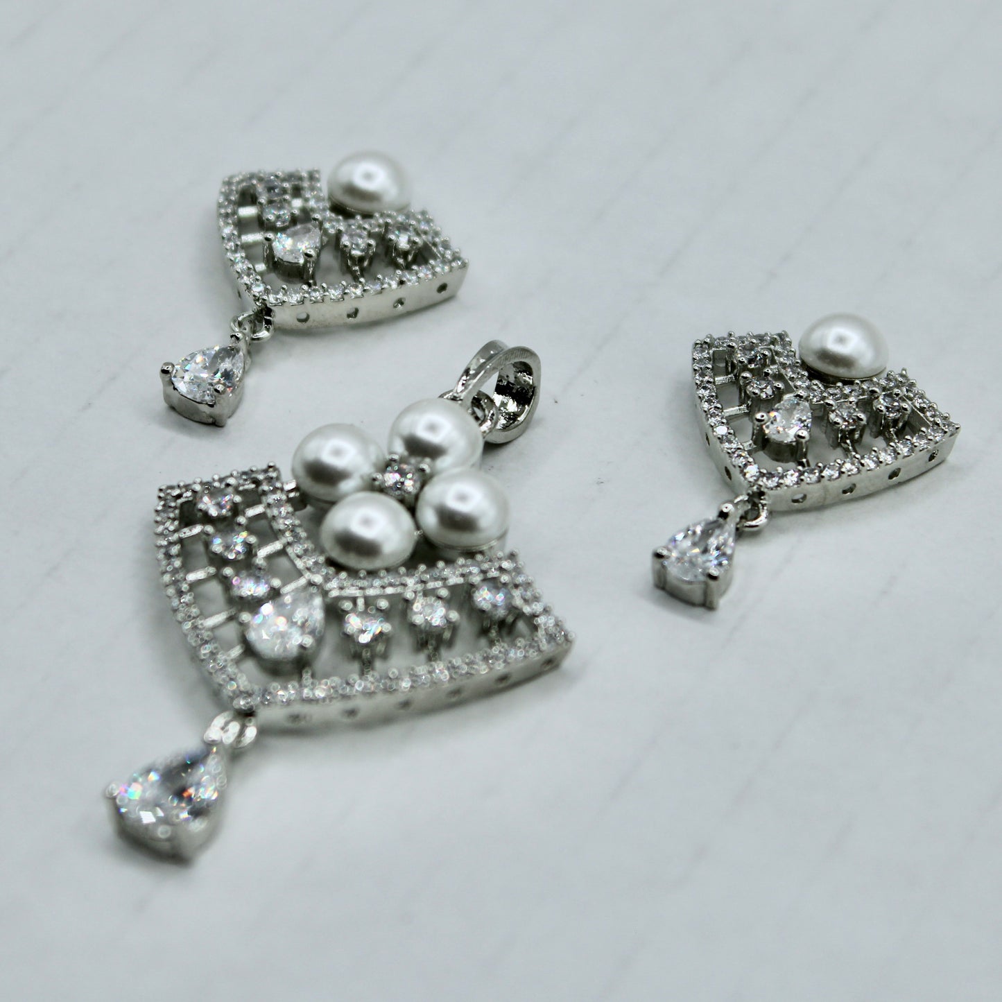 Cubic Zirconia and Faux Pearl Pendant Set - E2279