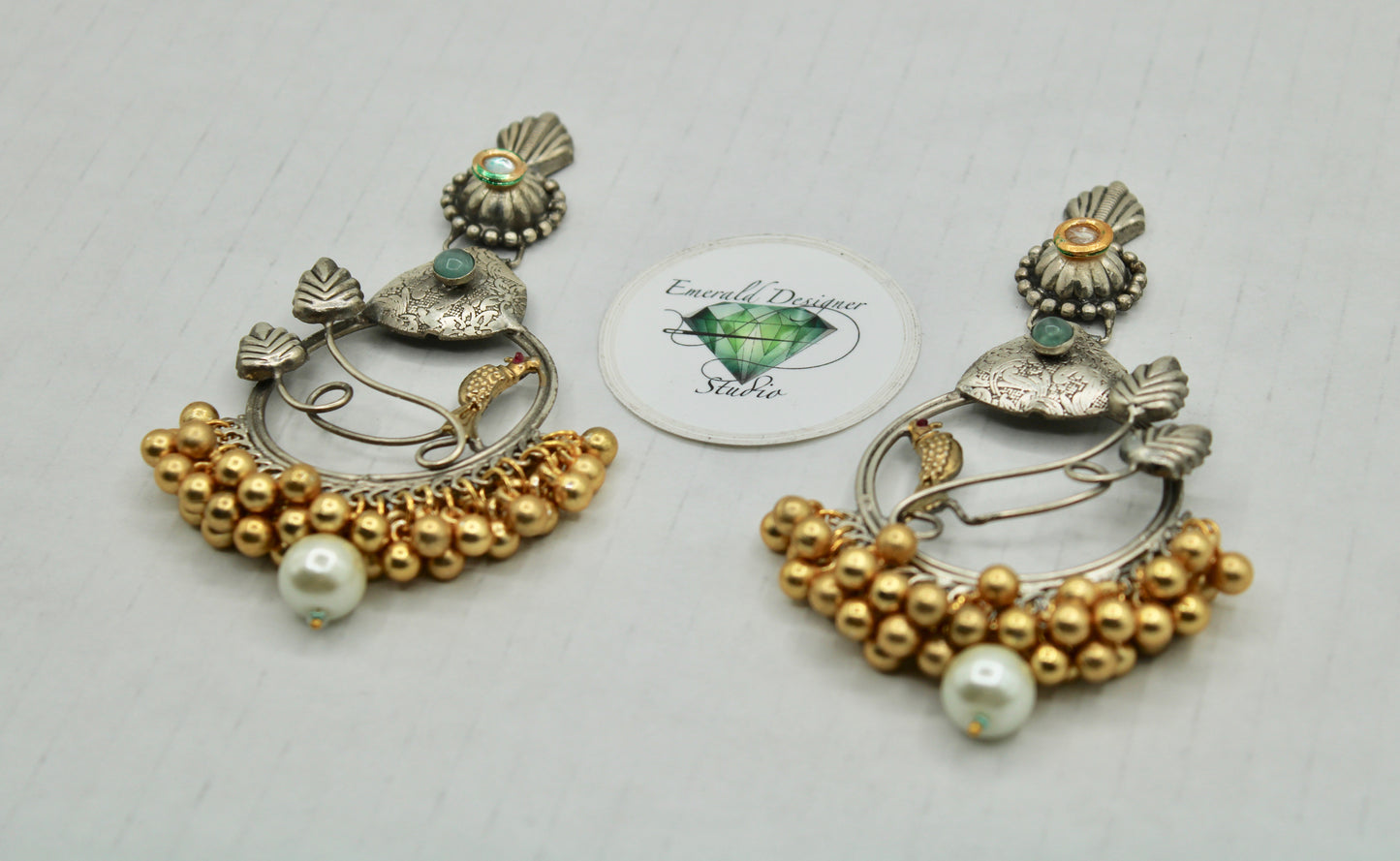 Two-Toned Oxidized Earrings With Mona Lisa - E1262