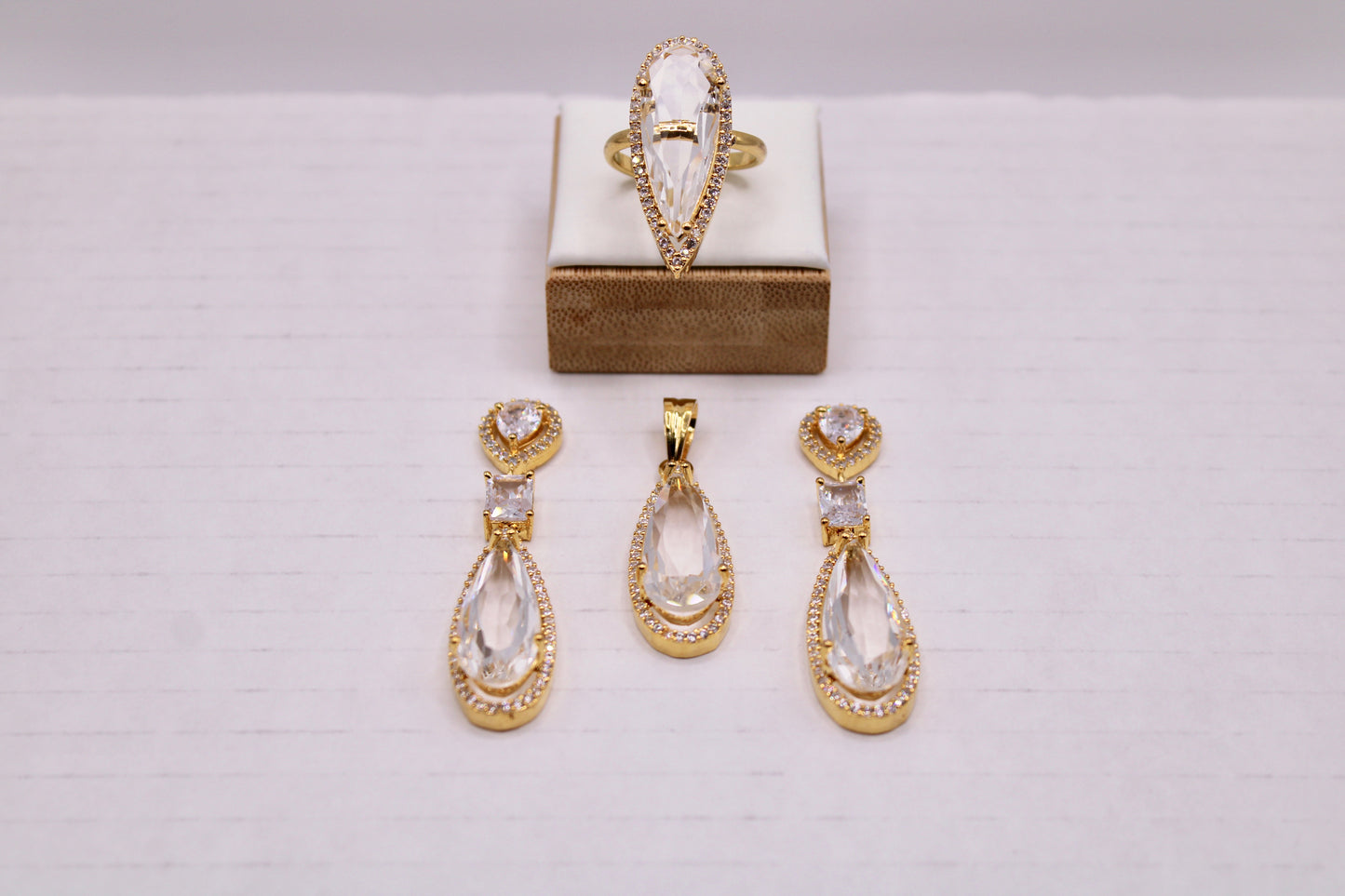 Pear-Cut Cubic Zirconia Pendant Set - E685