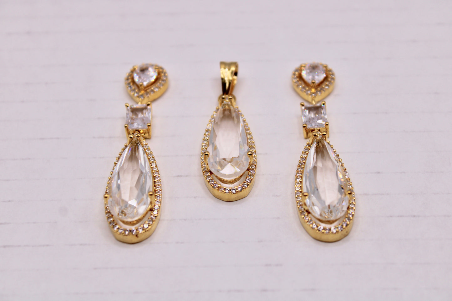 Pear-Cut Cubic Zirconia Pendant Set - E685