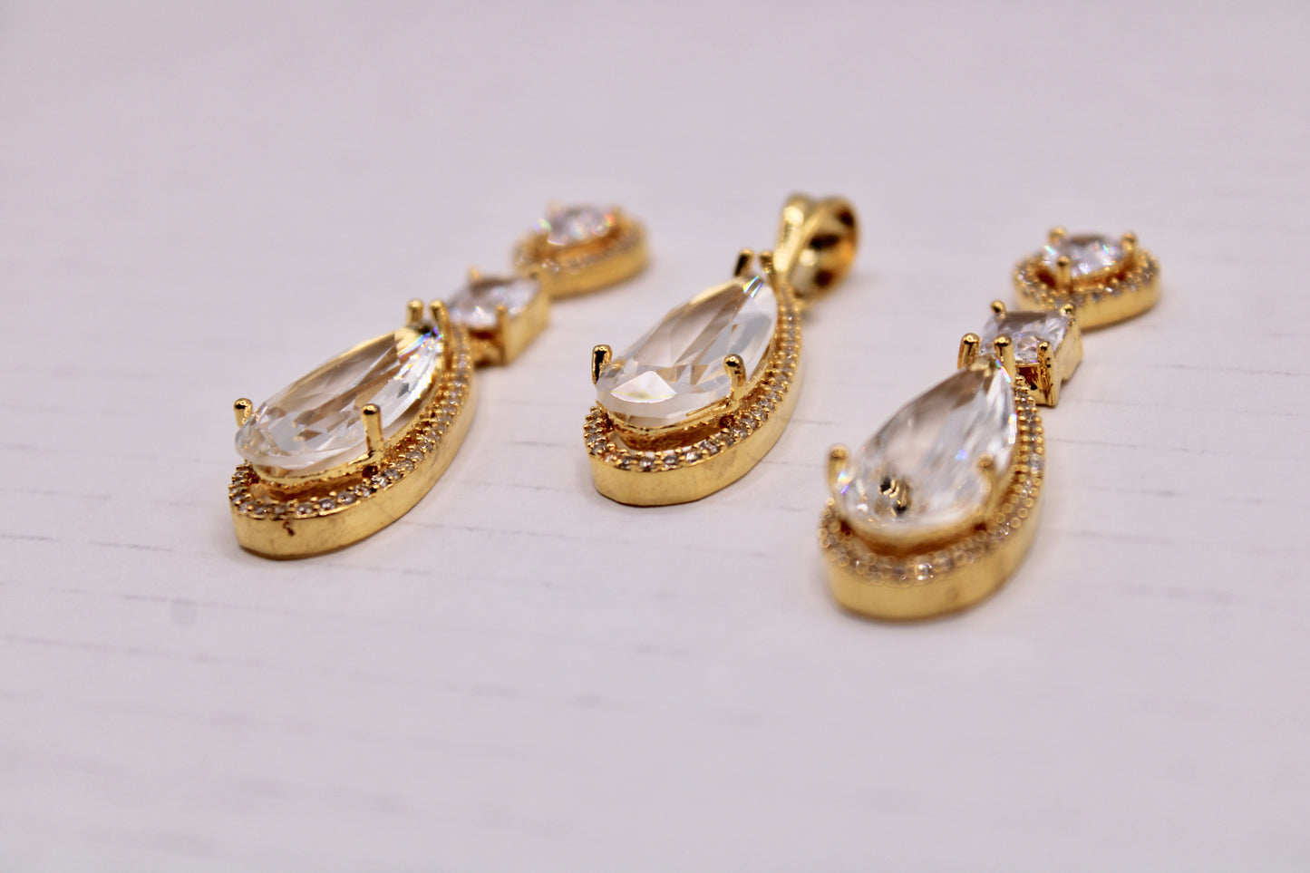 Pear-Cut Cubic Zirconia Pendant Set - E685