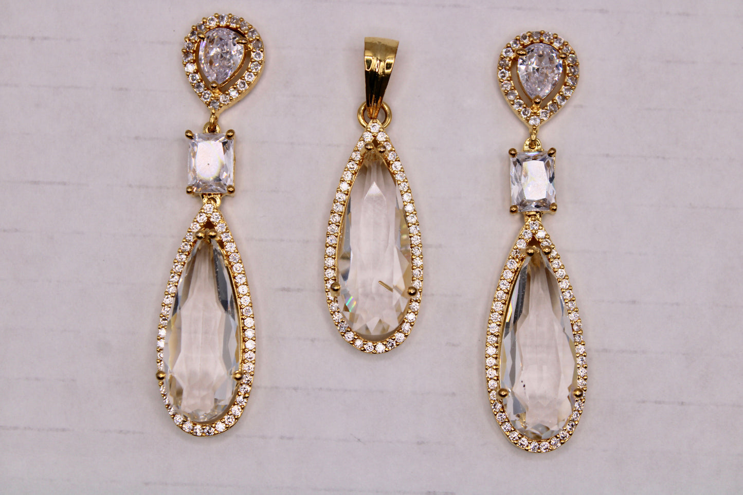 Pear-Cut Cubic Zirconia Pendant Set - E685