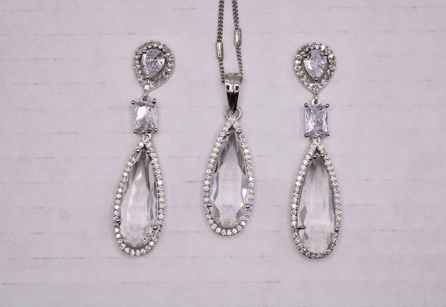 Pear-Cut Cubic Zirconia Pendant Set - E685