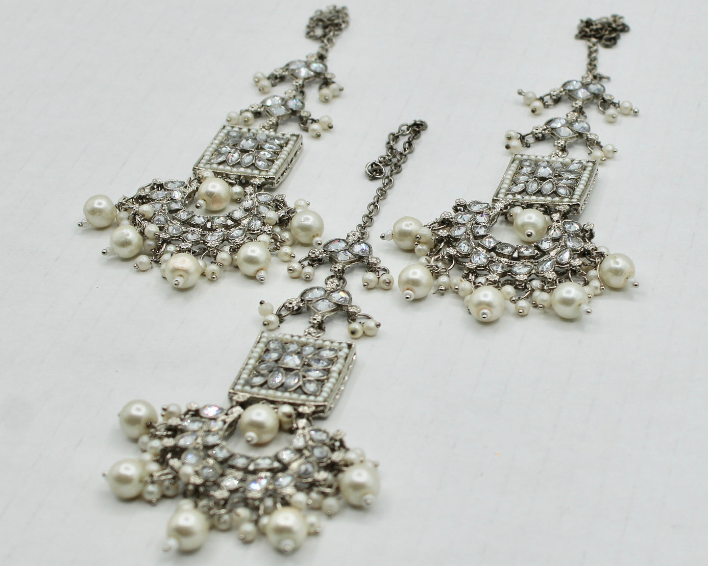 Kundan and Cubic Zirconia Teeka Set - E1321