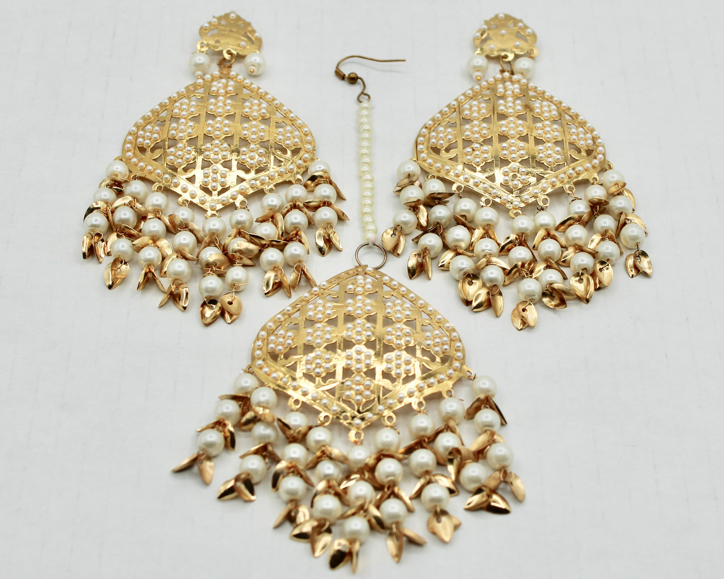 Traditional Faux Pearl Teeka Set - E1318