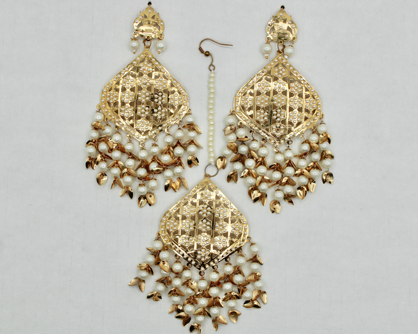 Traditional Faux Pearl Teeka Set - E1318