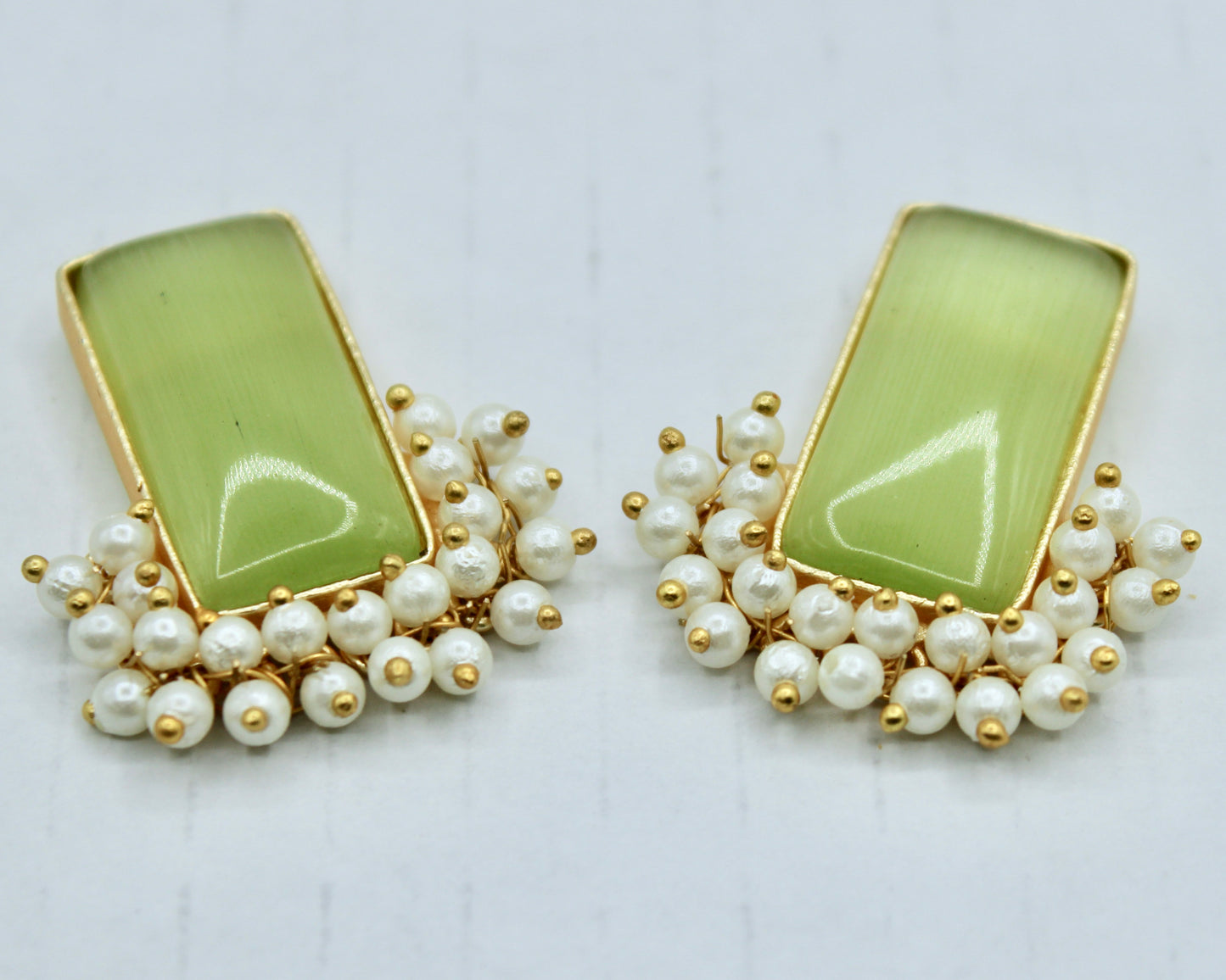 Traditional Faux Pearl Studs - E2315
