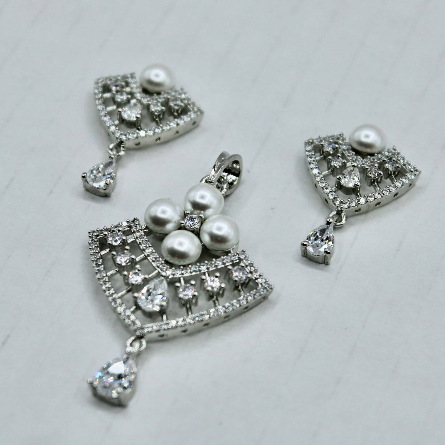 Cubic Zirconia and Faux Pearl Pendant Set - E2279