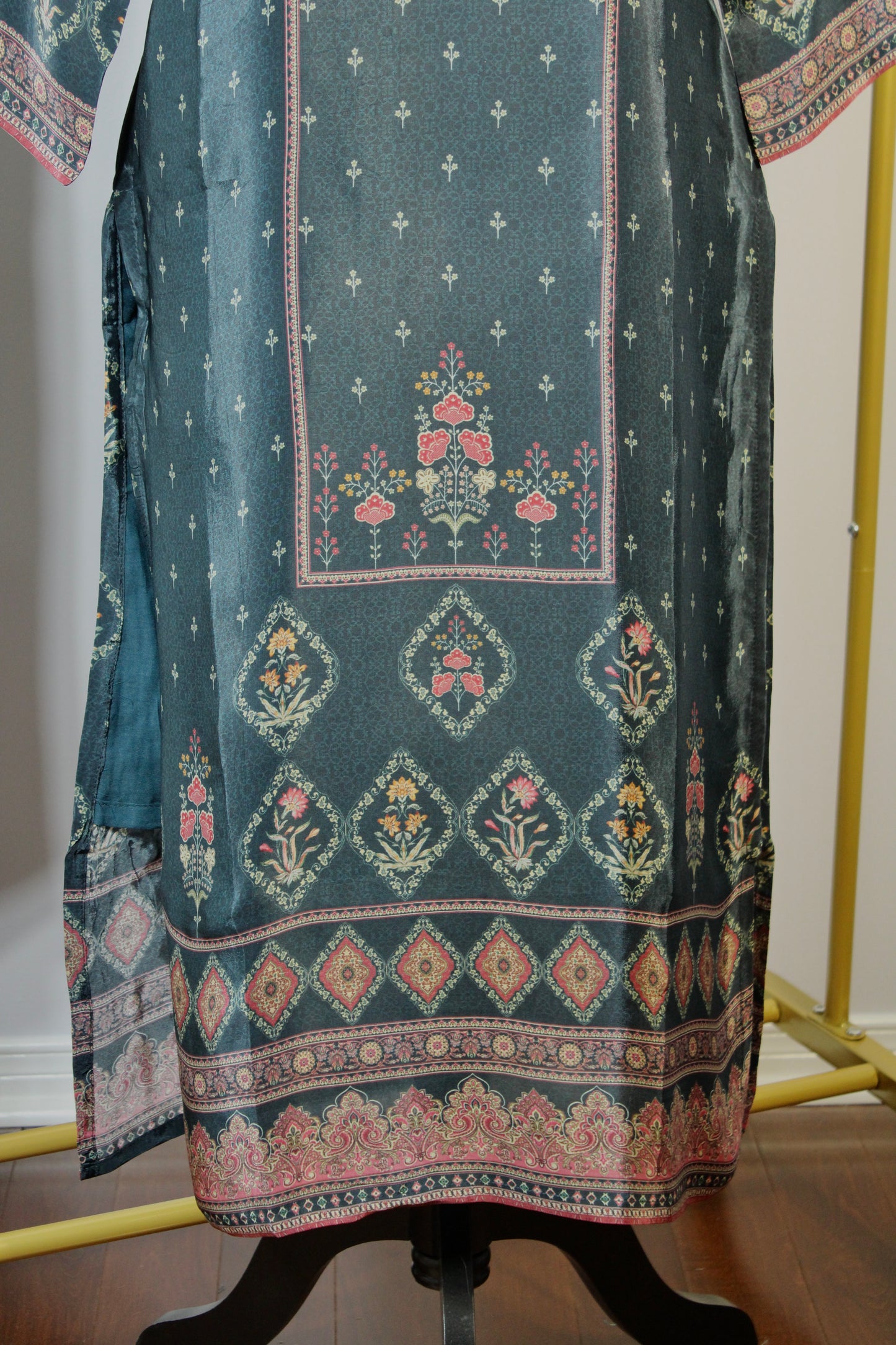Uzma - E78682
