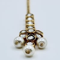Kundan and Faux Pearl Teeka - E518