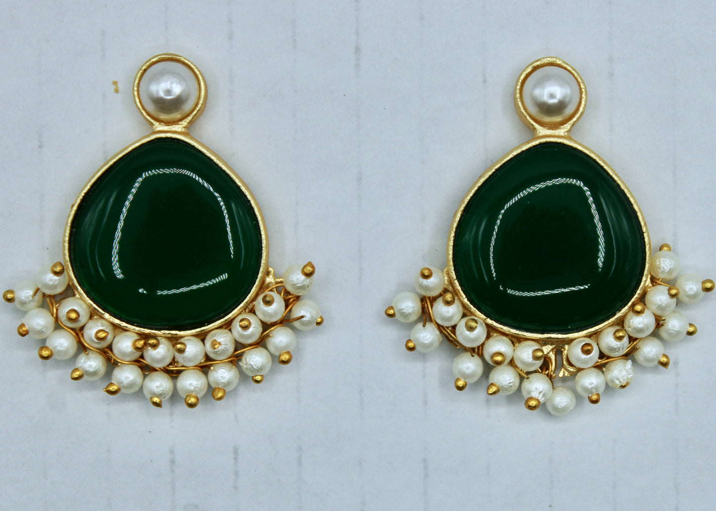 Traditional Faux Pearl Studs - E2314