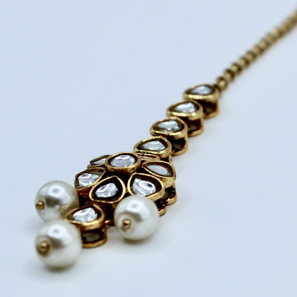 Kundan and Faux Pearl Teeka - E518