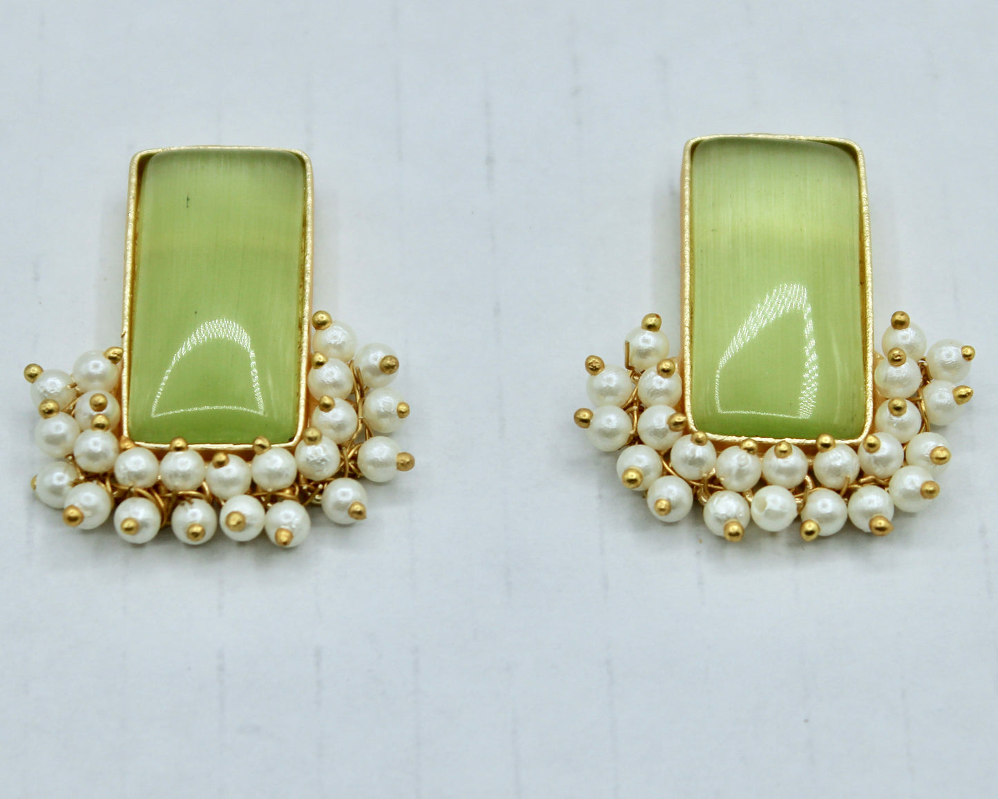 Traditional Faux Pearl Studs - E2315