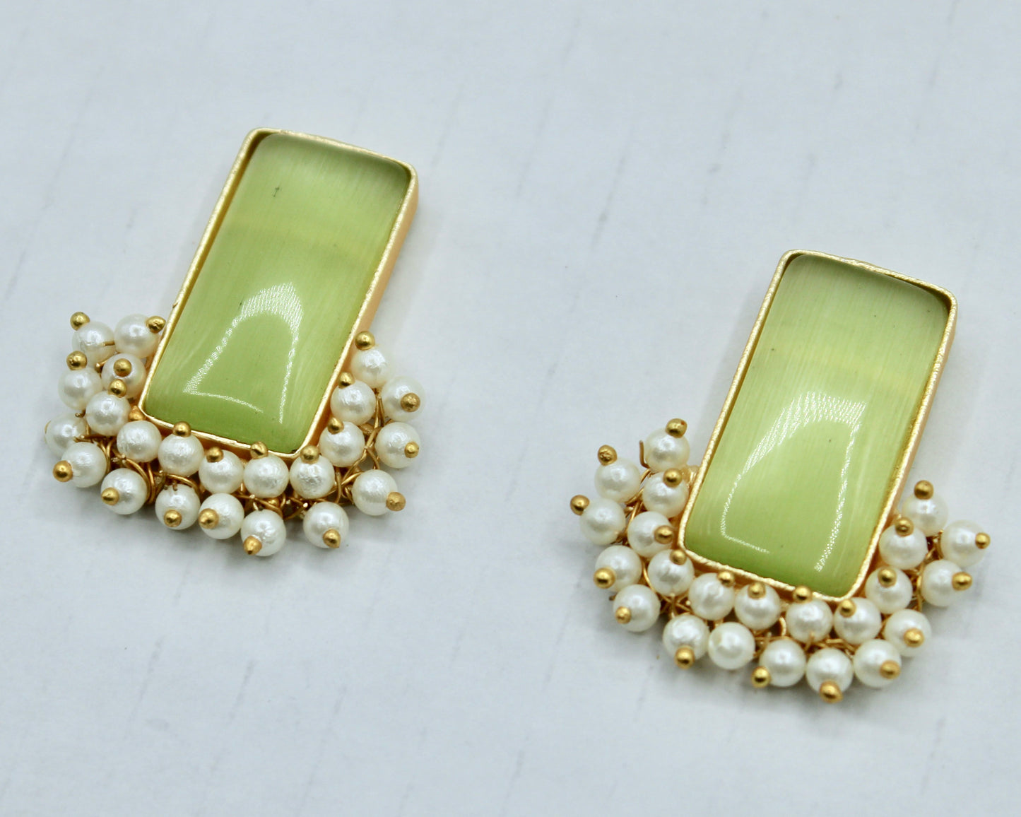 Traditional Faux Pearl Studs - E2315
