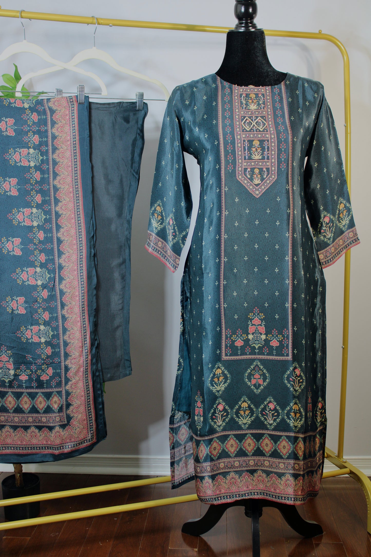 Uzma - E78682