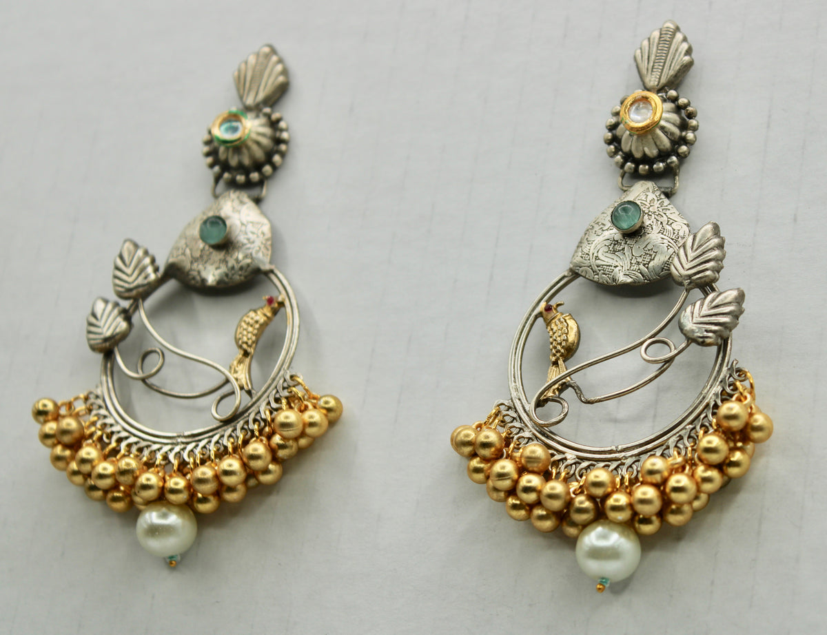 Two-Toned Oxidized Earrings With Mona Lisa - E1262