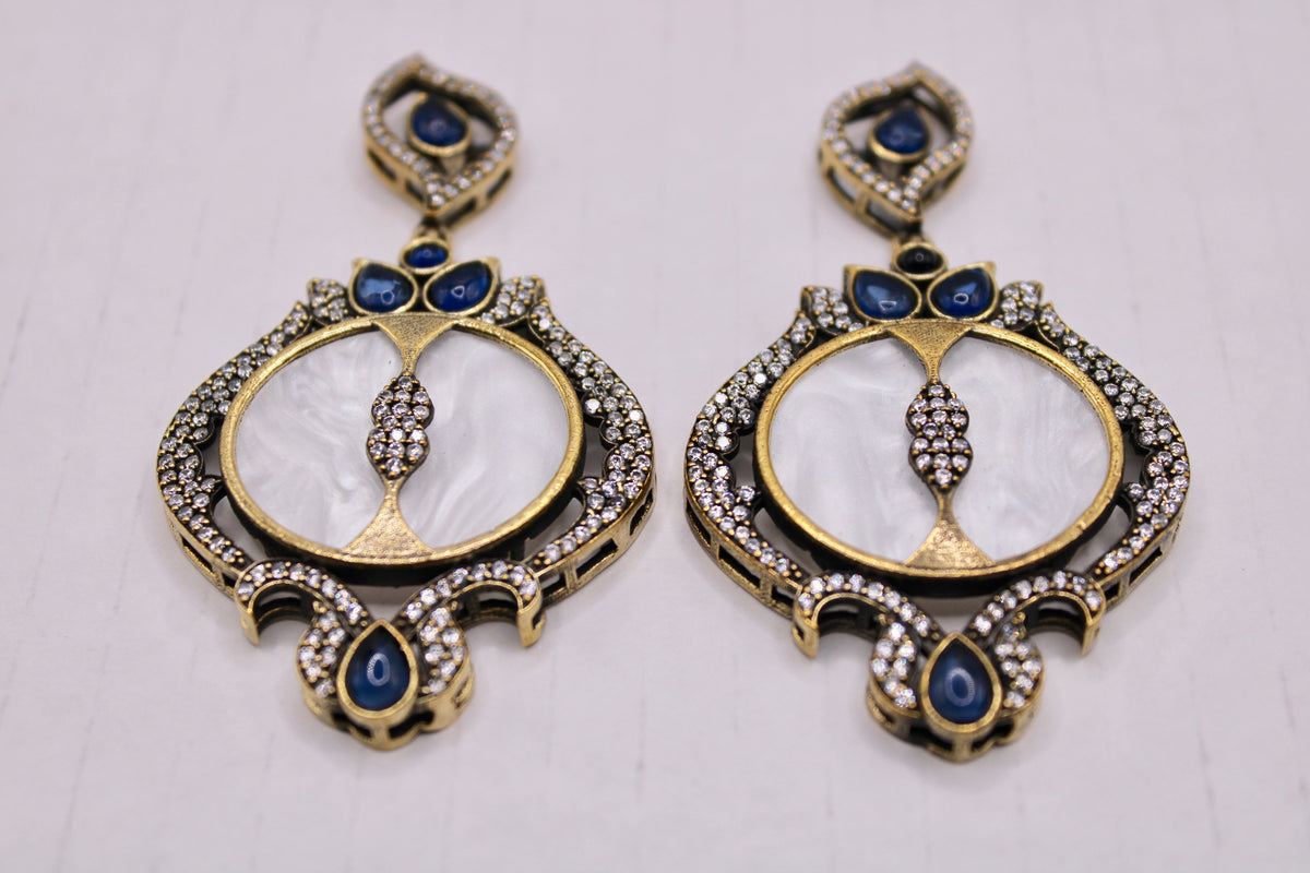 Oxidized Earrings With Cubic Zirconia and Nacre - E1124