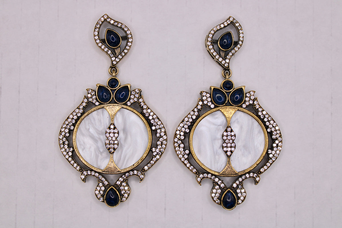 Oxidized Earrings With Cubic Zirconia and Nacre - E1124