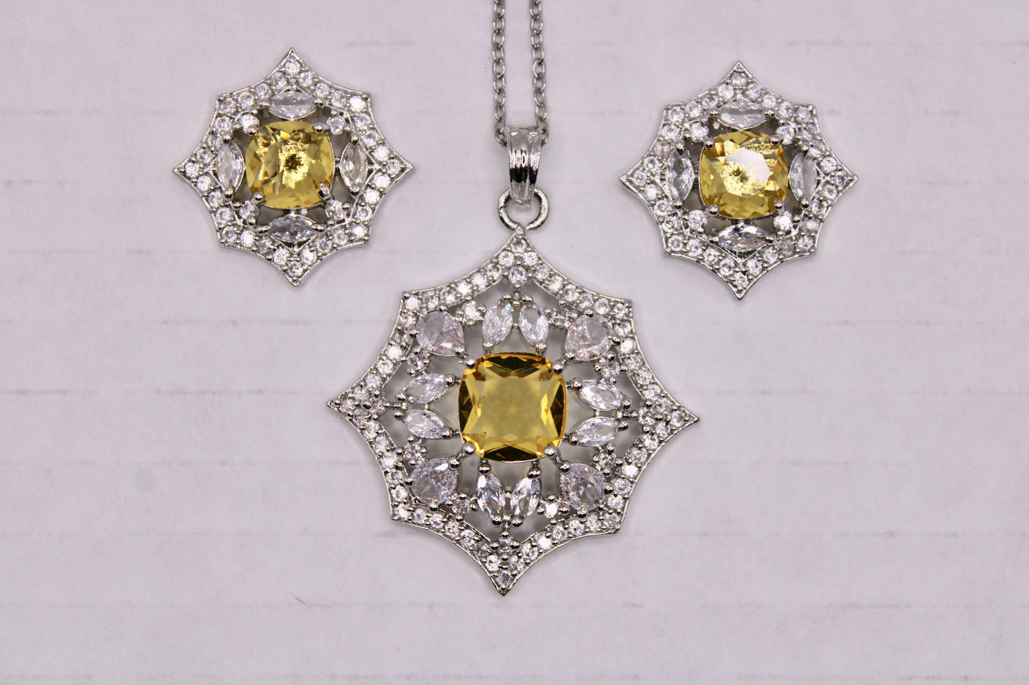 Oval-Cut Cubic Zirconia Pendant Set - E779