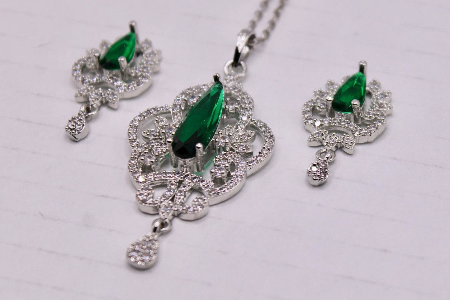 Cubic Zirconia Pendant Set - E872