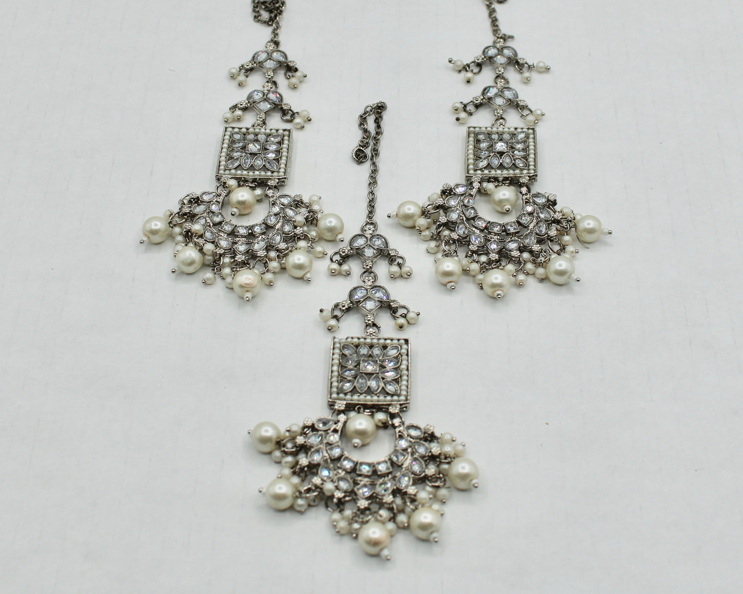 Kundan and Cubic Zirconia Teeka Set - E1321