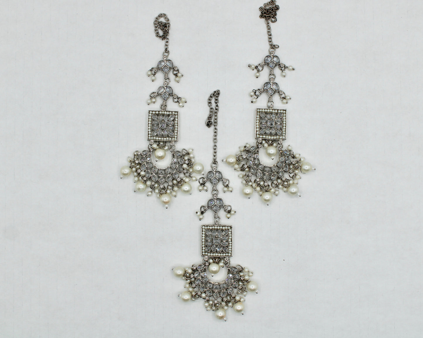 Kundan and Cubic Zirconia Teeka Set - E1321
