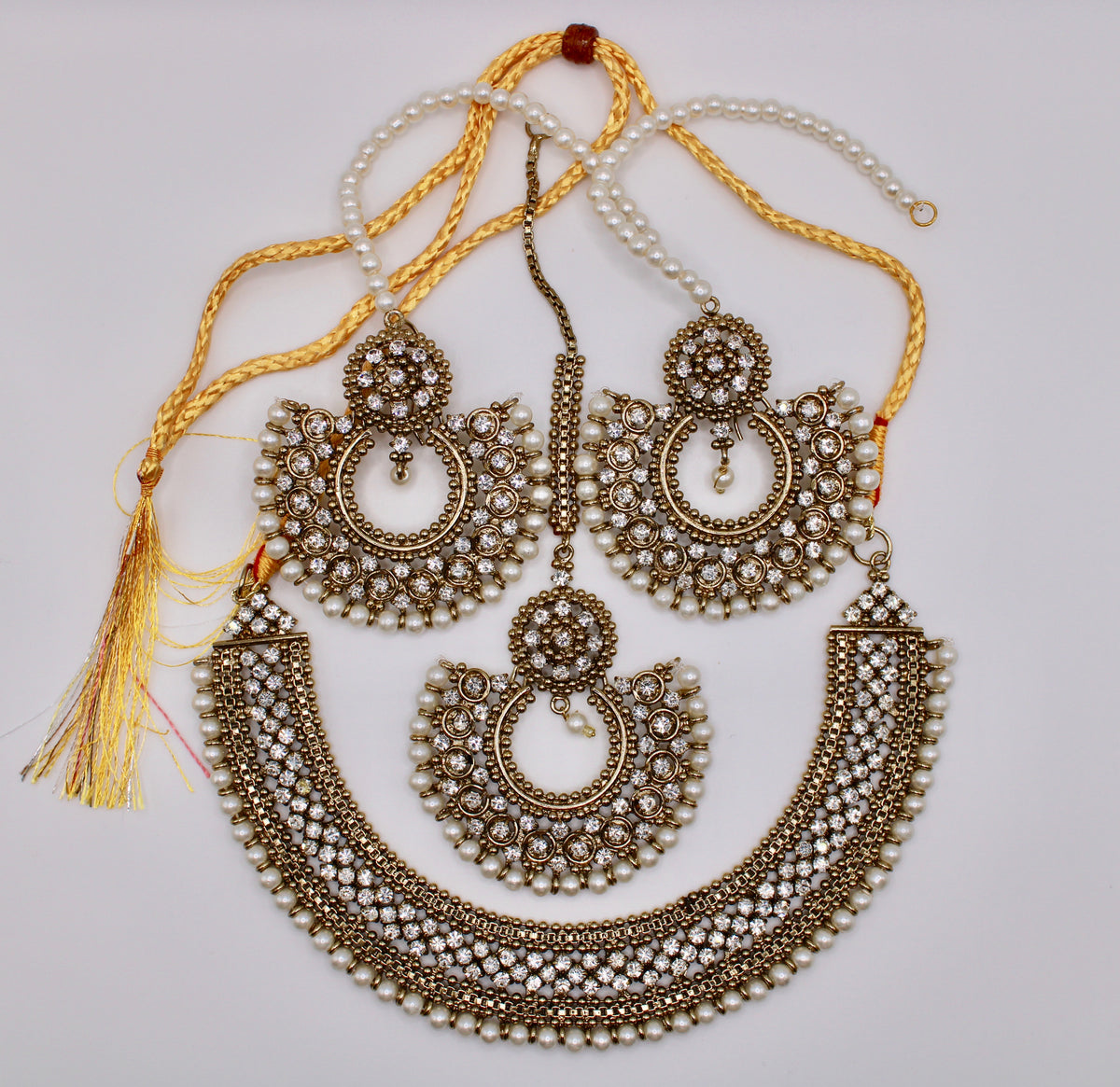 Gold-Plated Necklace Set With Faux Pearl Detailing - E108