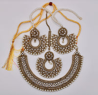 Gold-Plated Necklace Set With Faux Pearl Detailing - E108