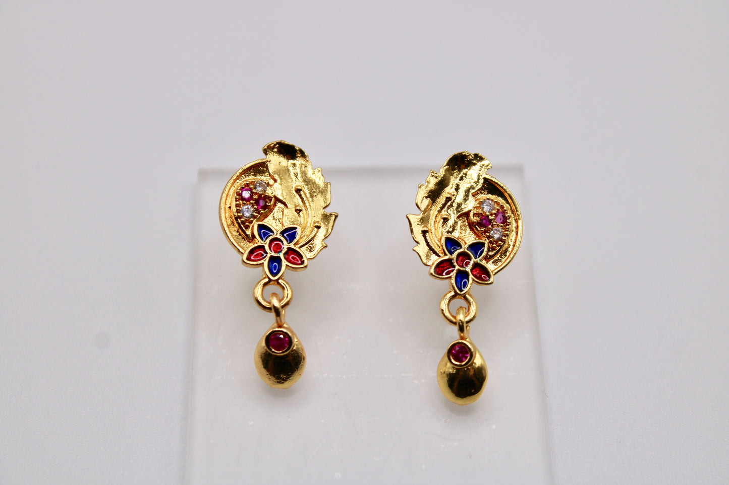 Gold-Tone Earrings With Stone Detailing - E1232